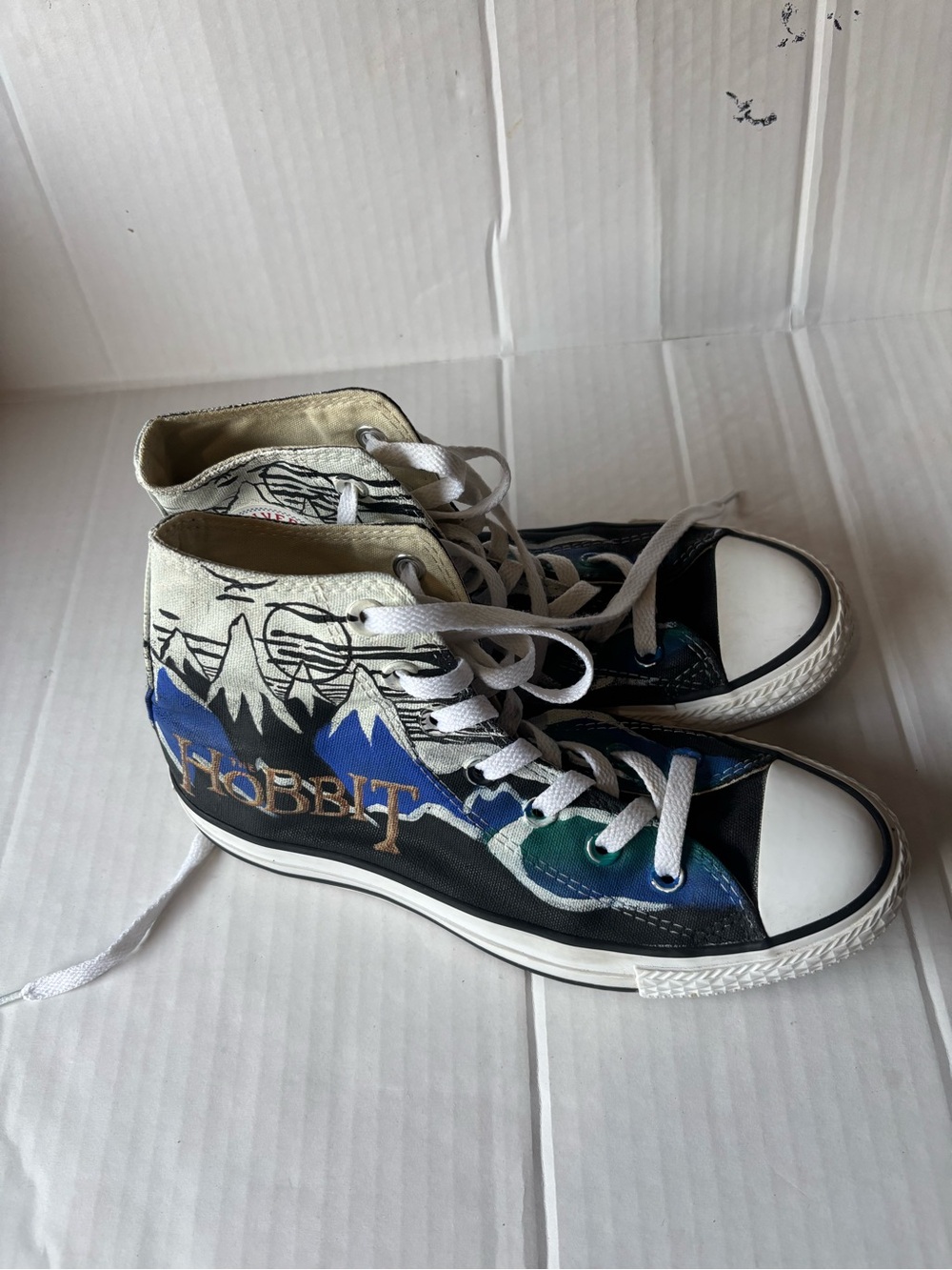 Converse The Hobbit shoes Men’s 5 Women’s 7
